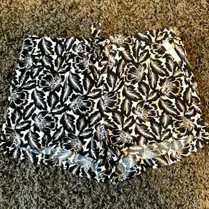 NWT - GAP XXL Floral Dress Shorts with tie front and pockets